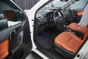 Внедорожник Toyota Land Cruiser Prado 2016 года, 3499000 рублей, Красноярск