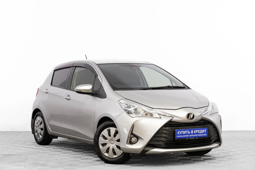 Хетчбэк Toyota Vitz 2019 года, 1489000 рублей, Барнаул