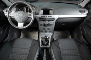 Седан Opel Astra 2012 года, 729000 рублей, Тюмень