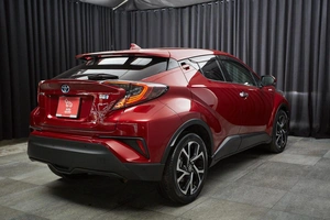 Внедорожник Toyota C-HR 2018 года, 2047000 рублей, Красноярск