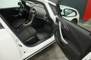 Универсал Opel Astra 2012 года, 995000 рублей, Курск