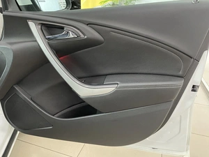 Седан Opel Astra 2013 года, 787000 рублей, Солонцы