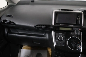 Минивэн Toyota Wish 2017 года, 2019000 рублей, Омск
