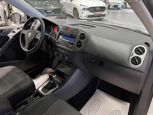 Внедорожник Volkswagen Tiguan 2009 года, 1147000 рублей, Красноярск