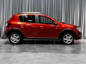 Хетчбэк Renault Sandero 2017 года, 879000 рублей, Тюмень