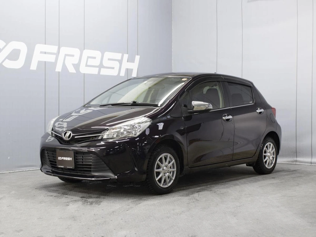 Хетчбэк Toyota Vitz 2016 года, 990000 рублей, Омск