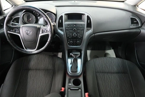 Хетчбэк Opel Astra 2014 года, 669000 рублей, Омск