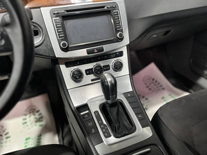 Универсал Volkswagen Passat 2011 года, 1049000 рублей, Красноярск