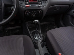 Седан Kia Rio 2010 года, 689000 рублей, Саратов