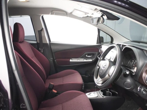 Хетчбэк Toyota Vitz 2016 года, 990000 рублей, Омск