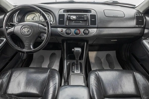 Седан Toyota Camry 2001 года, 689000 рублей, Барнаул