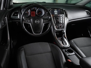 Хетчбэк Opel Astra 2012 года, 749000 рублей, Воронеж