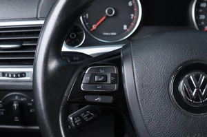 Внедорожник Volkswagen Touareg 2011 года, 1689000 рублей, Челябинск