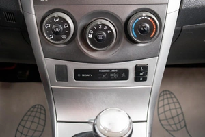 Седан Toyota Corolla 2011 года, 799000 рублей, Пермь
