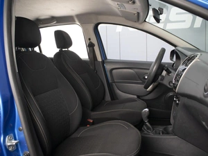 Седан Renault Logan 2015 года, 625000 рублей, Омск
