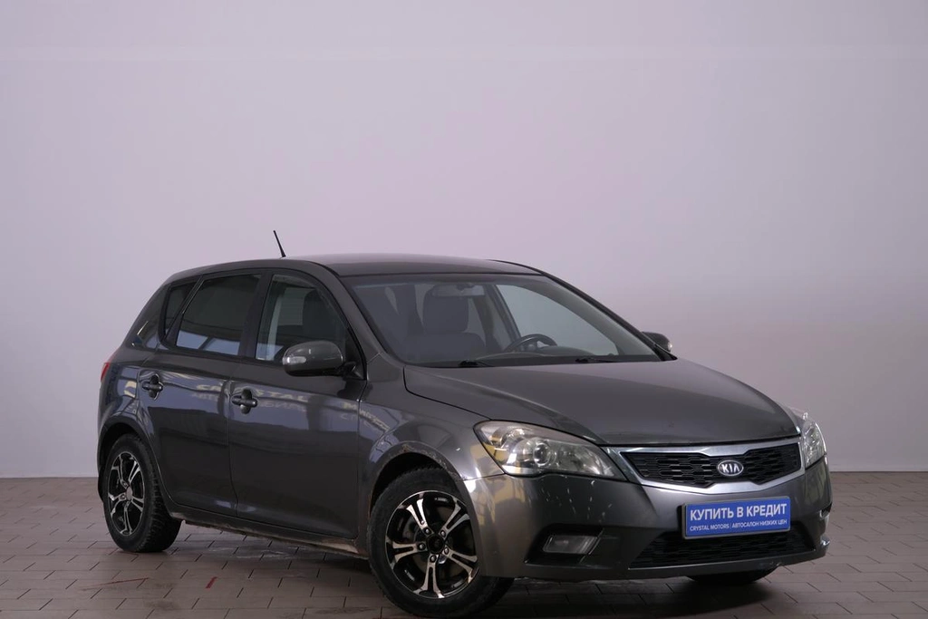 Хетчбэк Kia Ceed 2011 года, 569000 рублей, Омск
