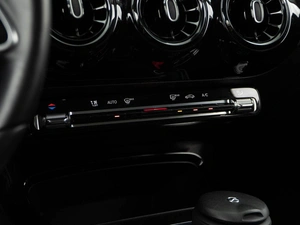 Хетчбэк Mercedes-benz A-класс 2018 года, 2098999 рублей, Москва