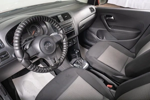 Седан Volkswagen Polo 2011 года, 749000 рублей, Томск