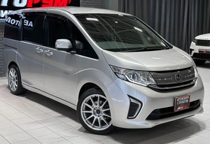 Минивэн Honda Stepwgn 2017 года, 1730000 рублей, Красноярск