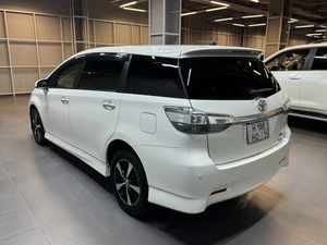 Минивэн Toyota Wish 2014 года, 1817000 рублей, Красноярск