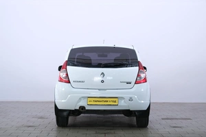 Хетчбэк Renault Sandero 2012 года, 529000 рублей, Омск