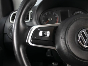 Седан Volkswagen Polo 2017 года, 950000 рублей, Омск