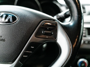 Седан Kia Rio 2017 года, 1050000 рублей, Красноярск