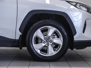 Внедорожник Toyota RAV4 2021 года, 3630000 рублей, Красноярск