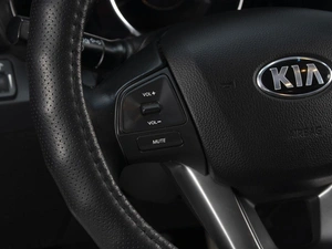 Седан Kia Rio 2013 года, 1155000 рублей, Омск