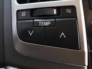 Внедорожник Toyota Land Cruiser 2012 года, 3440000 рублей, Омск
