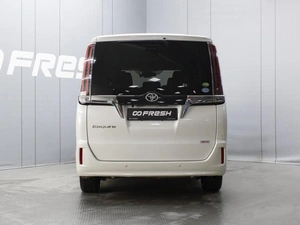 Минивэн Toyota Esquire 2019 года, 2550000 рублей, Омск