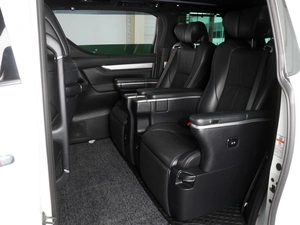 Минивэн Toyota Vellfire 2018 года, 4999000 рублей, Красный Пахарь