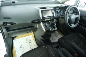 Минивэн Toyota Wish 2017 года, 1889000 рублей, Омск