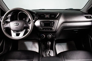 Хетчбэк Kia Rio 2013 года, 899000 рублей, Сургут