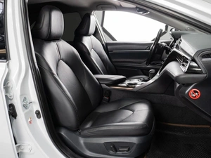 Седан Toyota Camry 2018 года, 2699000 рублей, Тюмень