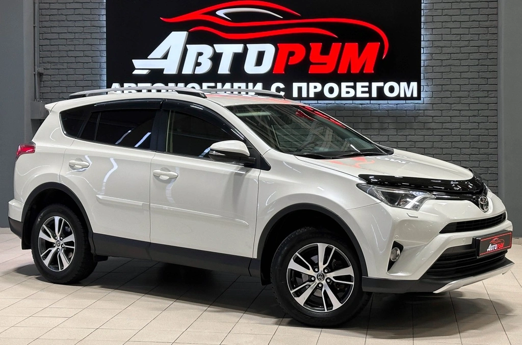 Внедорожник Toyota RAV4 2016 года, 2557000 рублей, Красноярск