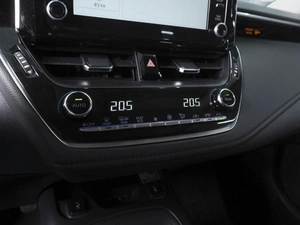 Седан Toyota Corolla 2021 года, 1900000 рублей, Ростов-на-Дону