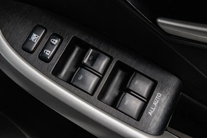 Лифтбек Toyota Prius 2015 года, 1549000 рублей, Сургут