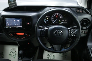 Хетчбэк Toyota Vitz 2017 года, 978000 рублей, Солонцы