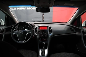Седан Opel Astra 2013 года, 920000 рублей, Курск