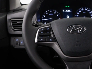 Седан Hyundai Solaris 2021 года, 1599077 рублей, Москва