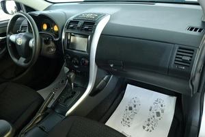 Седан Toyota Corolla 2012 года, 1049000 рублей, Омск