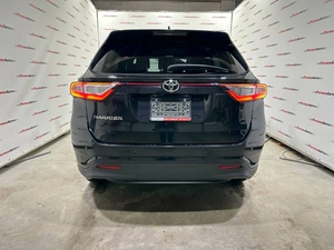 Внедорожник Toyota Harrier 2018 года, 2930000 рублей, Красноярск