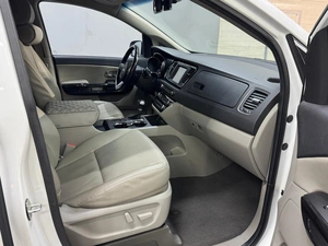 Минивэн Kia Carnival 2019 года, 2697000 рублей, Красноярск