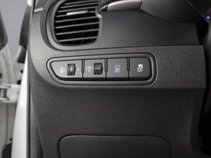 Хетчбэк Kia Rio X-Line 2020 года, 1050000 рублей, Омск
