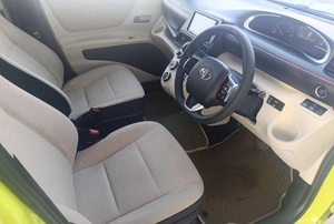 Минивэн Toyota Sienta 2017 года, 1200000 рублей, Красноярск