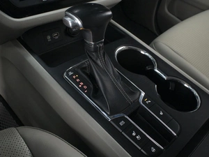 Минивэн Kia Carnival 2018 года, 2300000 рублей, Омск