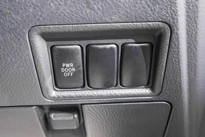 Минивэн Toyota Isis 2012 года, 1399000 рублей, Барнаул