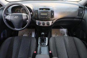 Седан Hyundai Elantra 2010 года, 719000 рублей, Омск