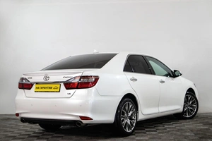 Седан Toyota Camry 2015 года, 2159000 рублей, Сургут